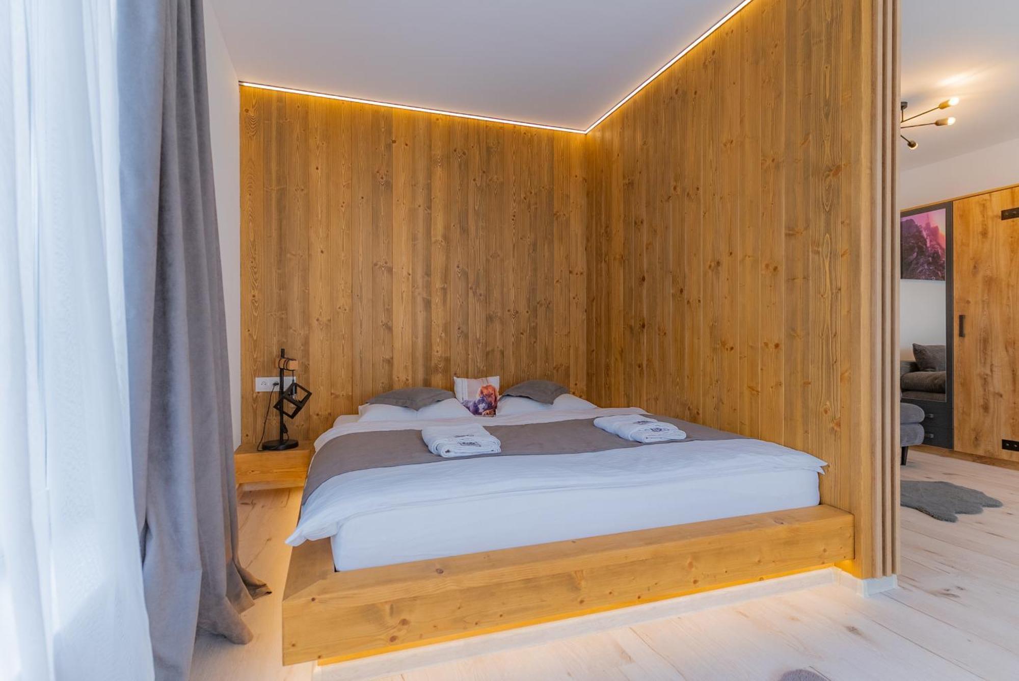 Miracle Seasons Aparthotel Liptovsky Mikulas Room photo